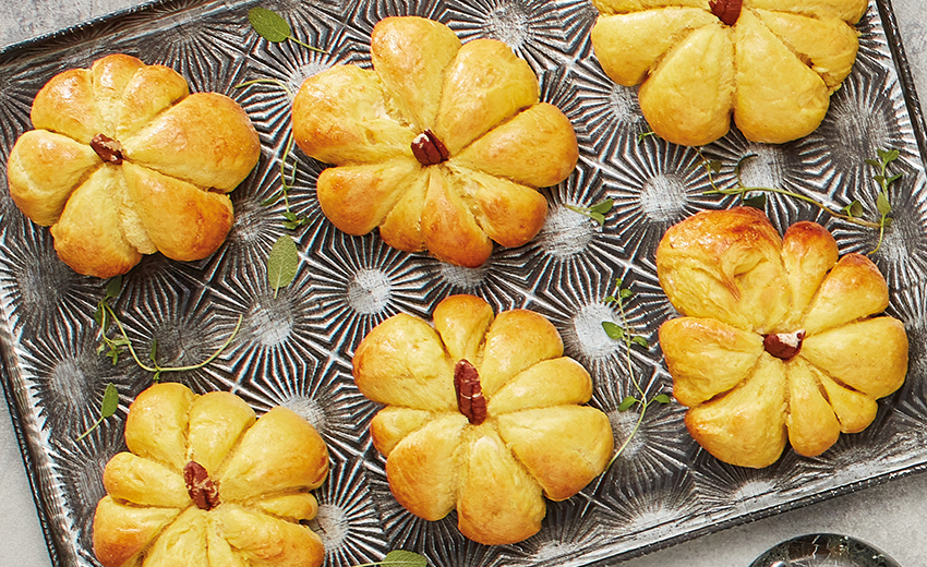 Cheesy Pumpkin Buns